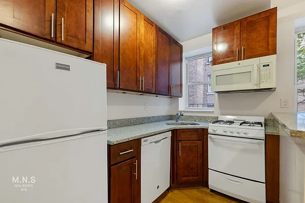 Rented by MNS | media 6