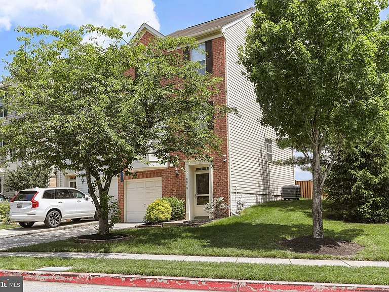 8818 Papillon Dr — Photo 5