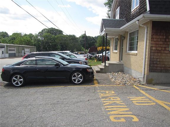 4th image of 25 Lambert Ave