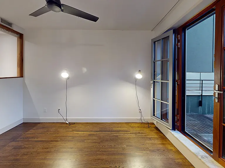 206 E 20th St #PENTHOUSE — Photo 27