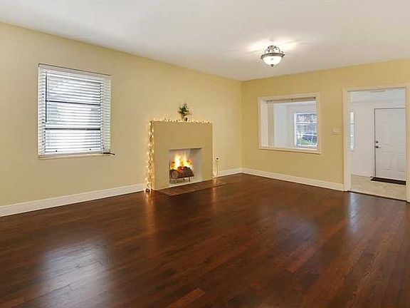 4th image of 732 Mendoza Ave