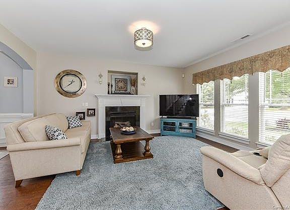4th image of 9026 Crusaders Ct