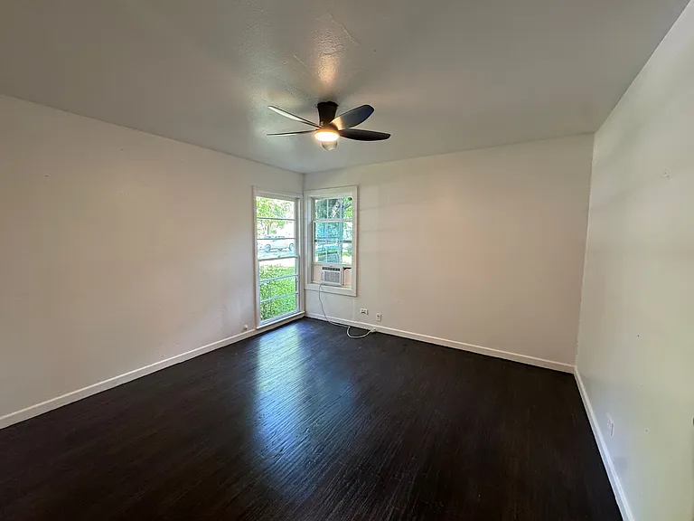 402 N Jefferson St — Photo 14