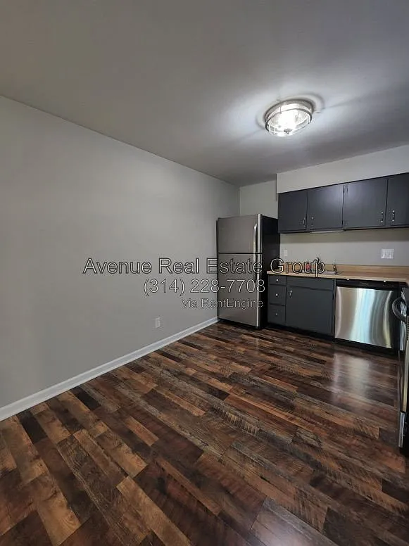 2 bed, 2.0 bath, 892 sqft, $1,425 — Photo 3