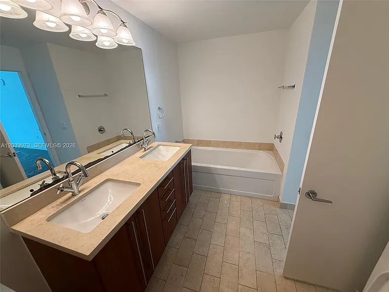 79 SW 12th St #2709 — Photo 5