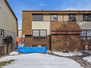 25 Woodvale Grn #B, Ottawa, ON K2G 4H3