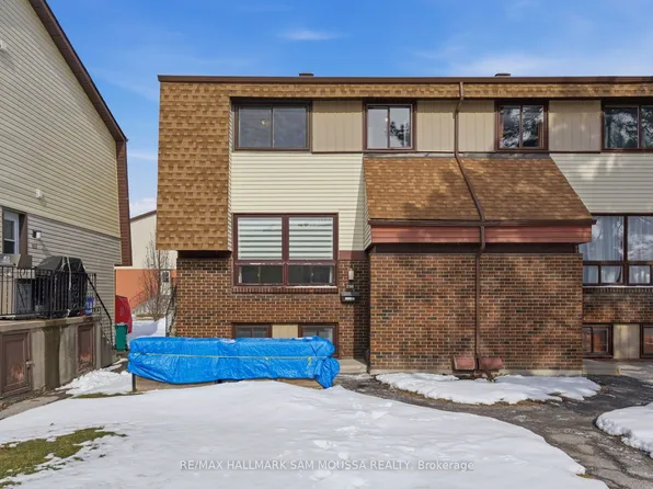25 Woodvale Grn #B, Ottawa, ON K2G 4H3