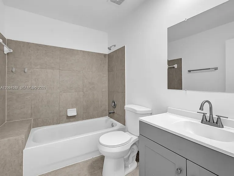 241 NW 40th St #4 — Photo 6