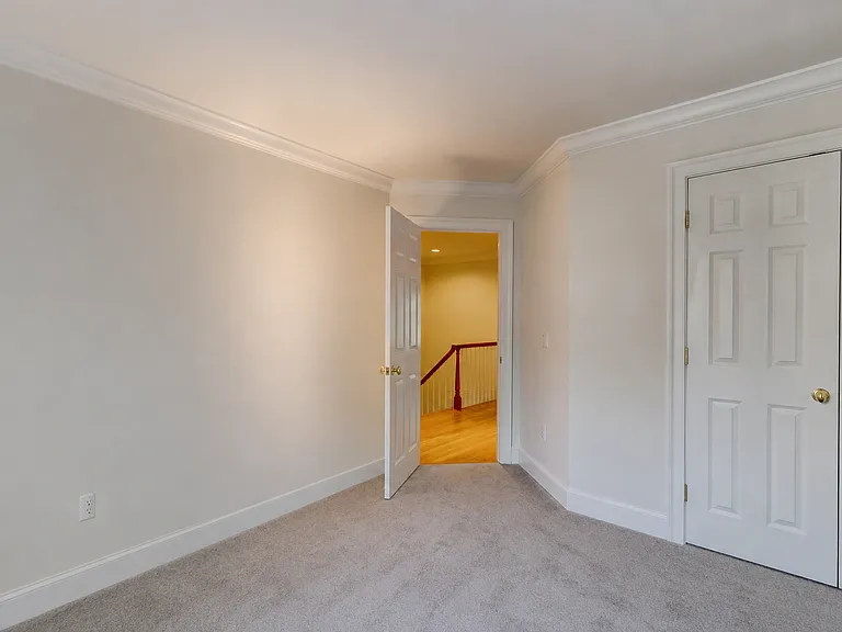 715 Leister Dr — Photo 13