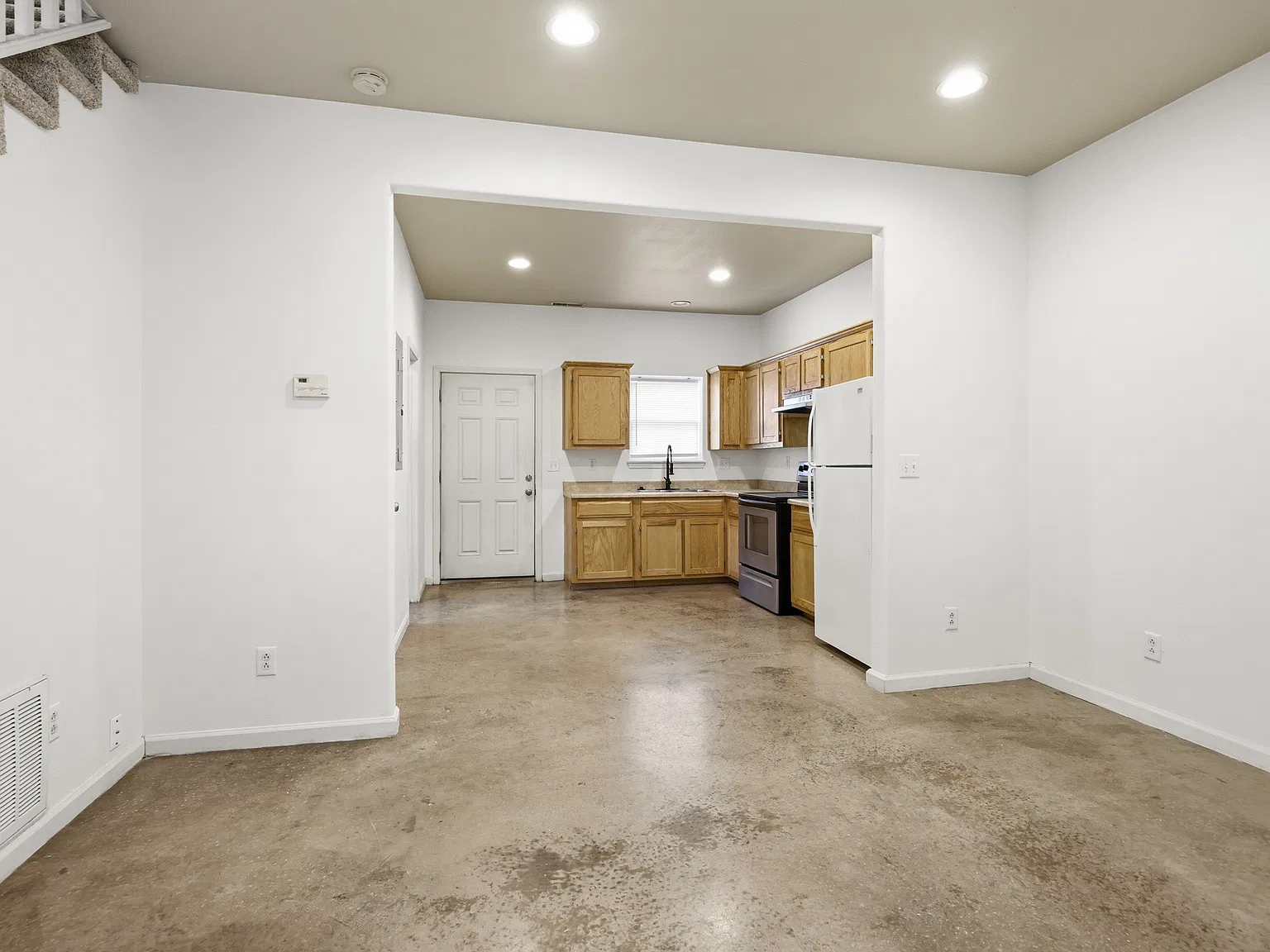 2 bed, 1150 sqft, $850 — Photo 3