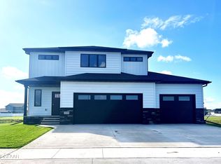 4208 S 30th St, Grand Forks, ND 58201