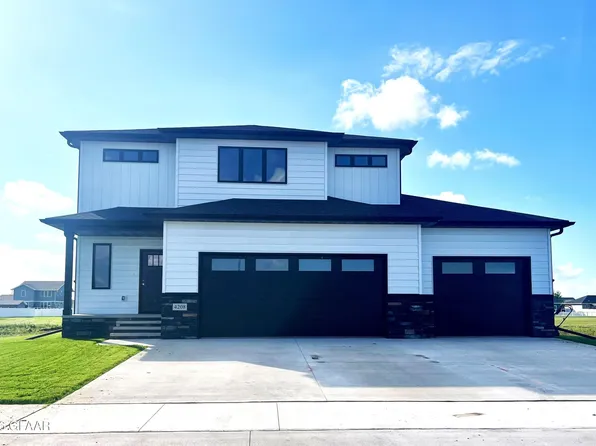 4208 S 30th St, Grand Forks, ND 58201