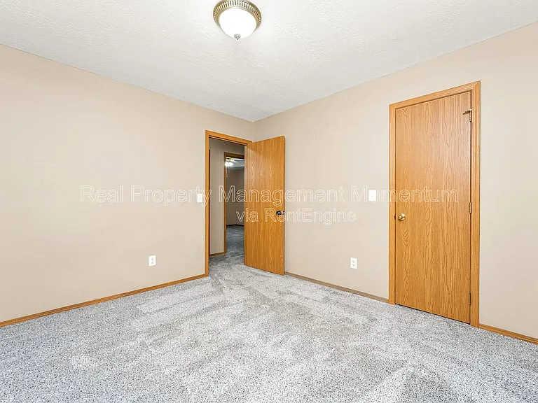 2671 N Cedar Ave — Photo 17
