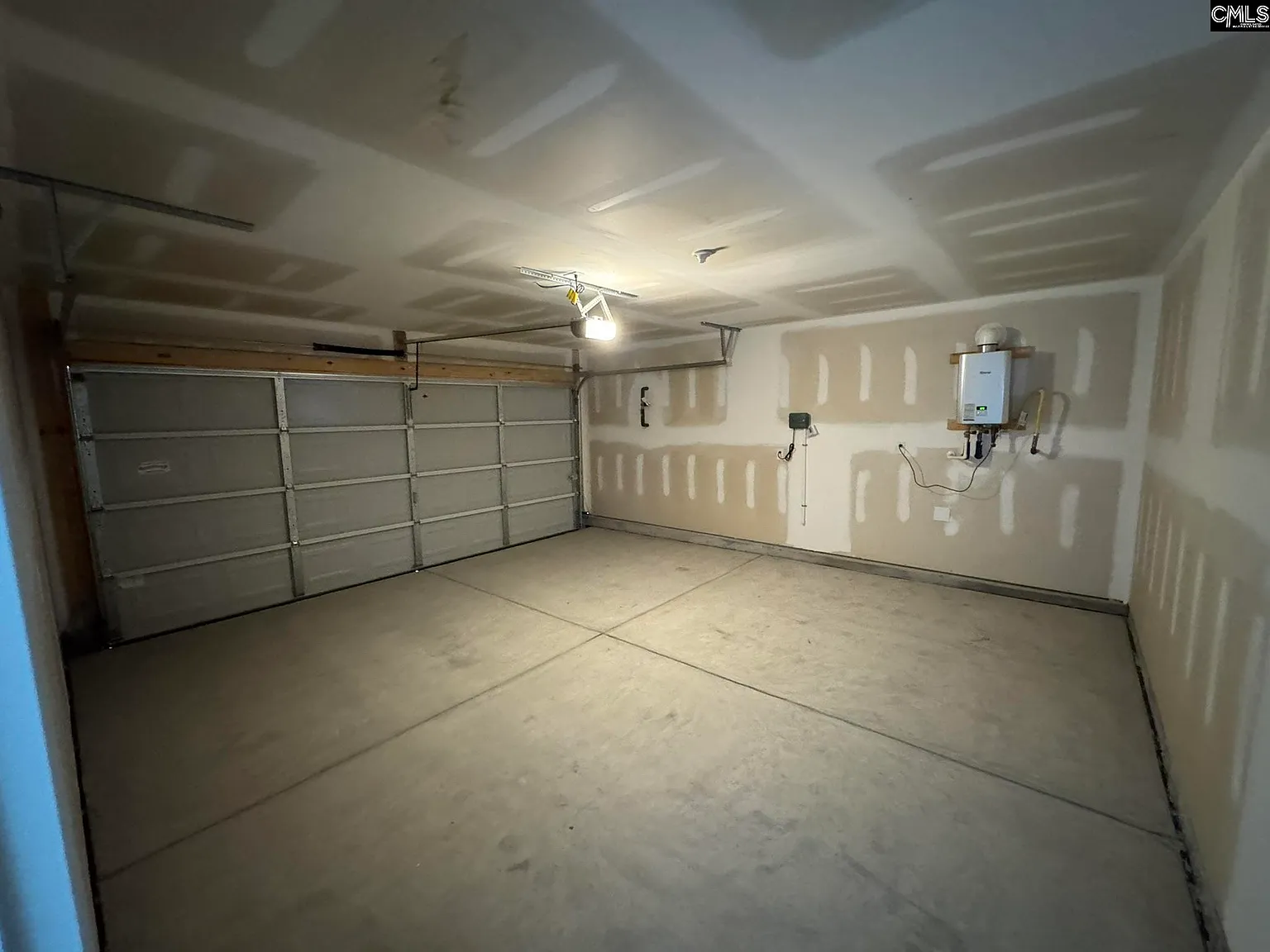 3 bed, 2166 sqft, $2,350 — Photo 4