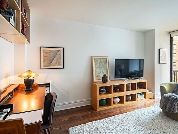 4th image of 130 W 79th St APT 11E