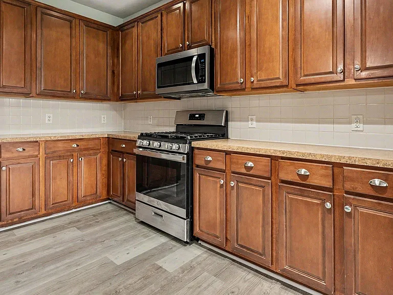8410 Piping Rock St — Photo 9