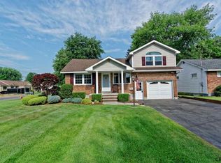 54 Bertone Dr, Schenectady, NY 12306