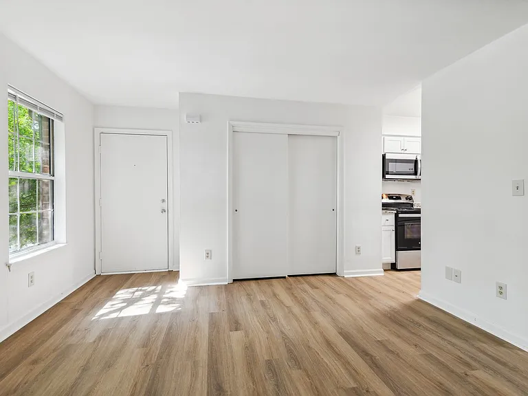 Amhurst III Apartments — Photo 11