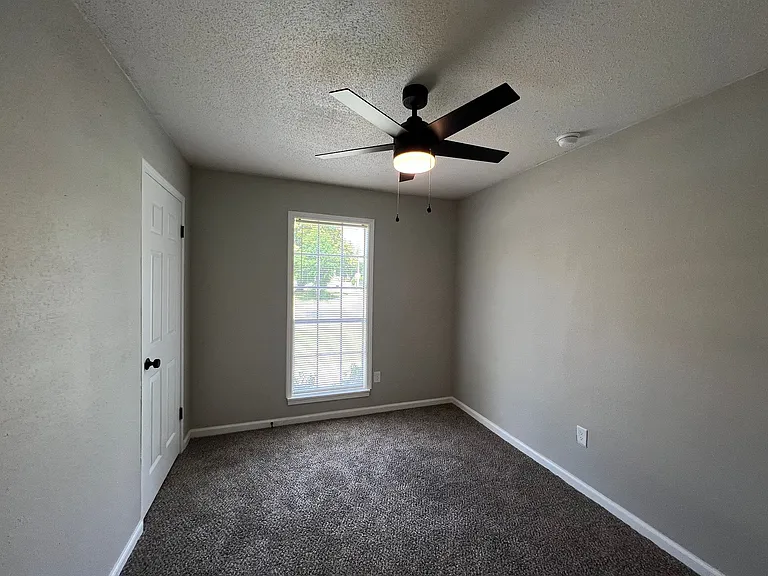 571 Loraine Rd — Photo 14