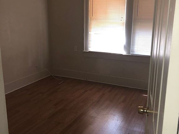 5th image of 3450 Burlington Ave N