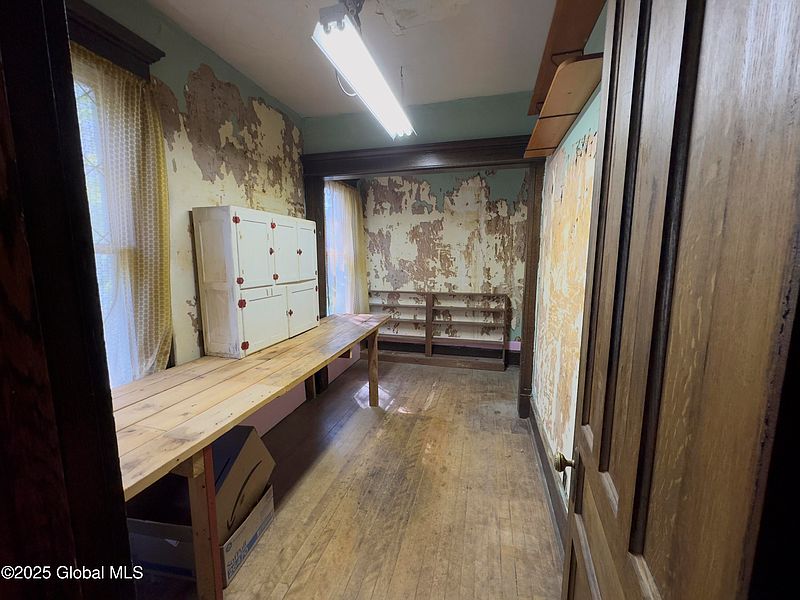 5th image of 105 Seward Place