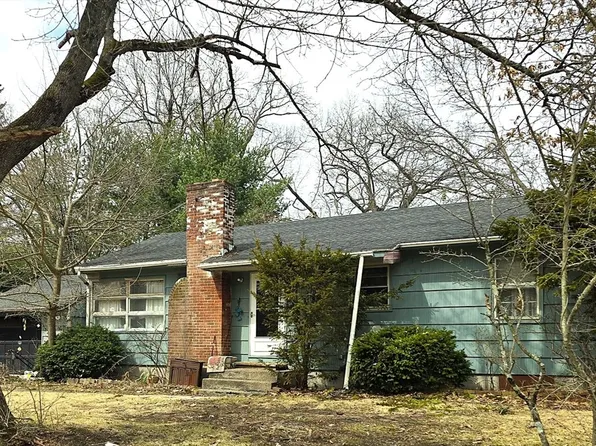 52 Bremen St, Springfield, MA 01108