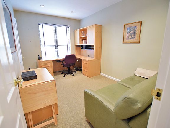 4th image of 54 Willow St #Rr