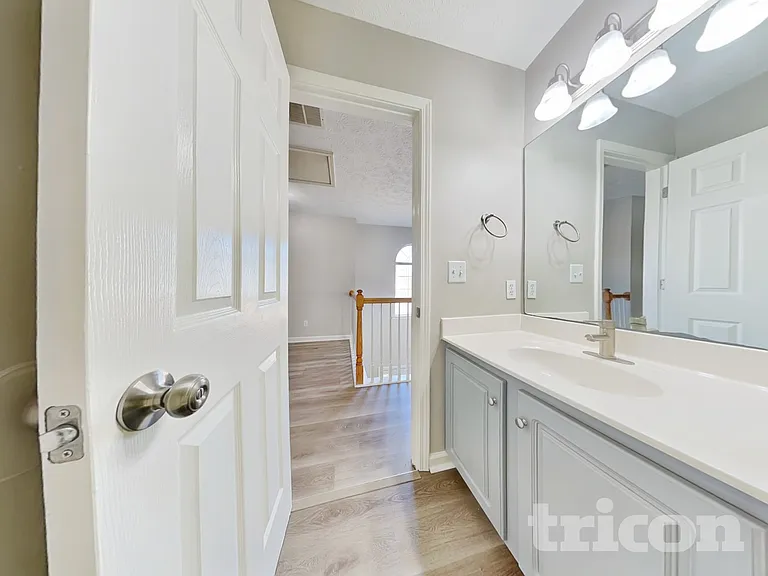 140 N Greenfield Cir — Photo 17