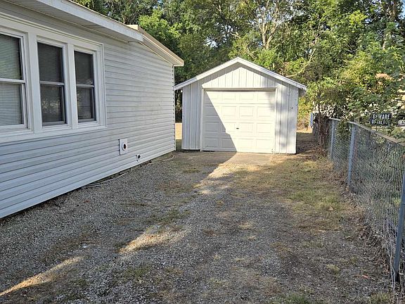 2nd image of 713 N Georgia St