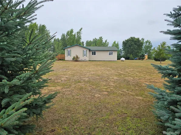 3094 Country Ln, Caro, MI 48723