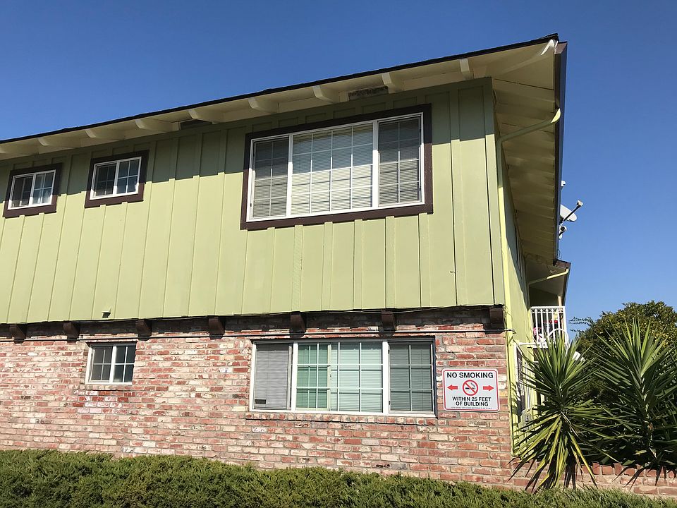 Second-floor 1-Bedroom, 1-bath apartment in the Gemello Park neighborhood of Mountain View.