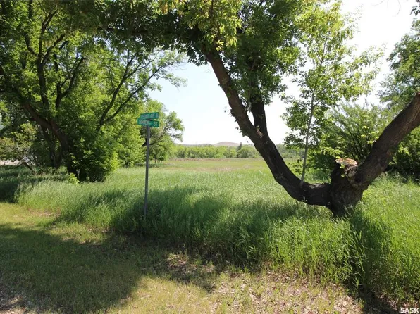 315 Cedar AVENUE N, Eastend, SK S0N 0T0