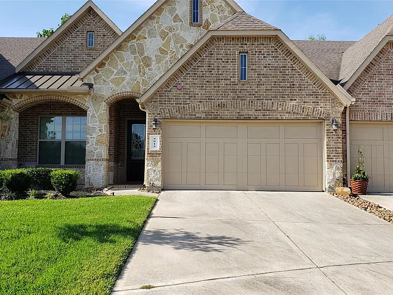 9014 Meacom Dr — Photo 2