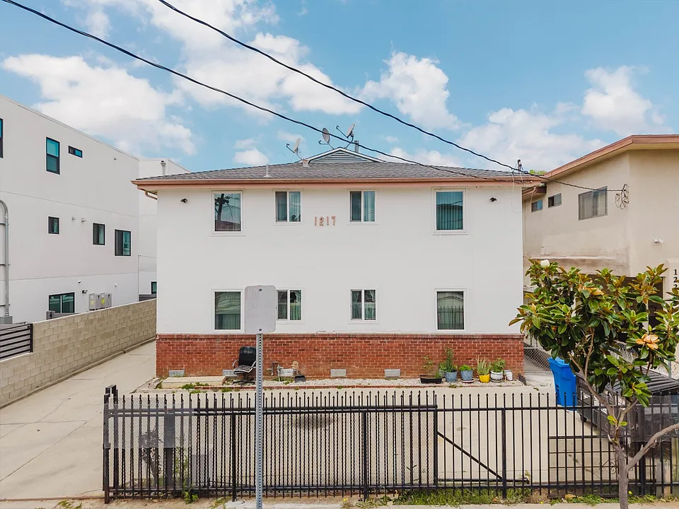 1217 N Kingsley Dr #4