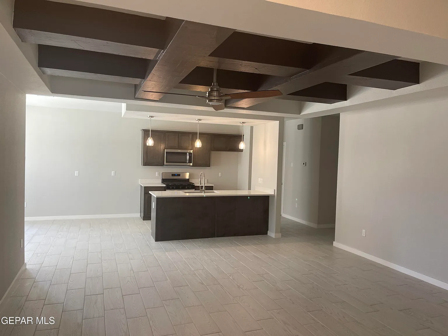 3 bed, 2.0 bath, 1704 sqft, $1,900 — Photo 2