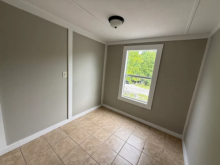 115 Linden Ln — Photo 9