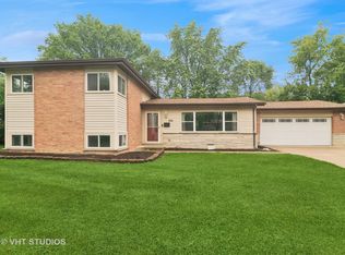 354 W Pleasant Hill Blvd, Palatine, IL 60067