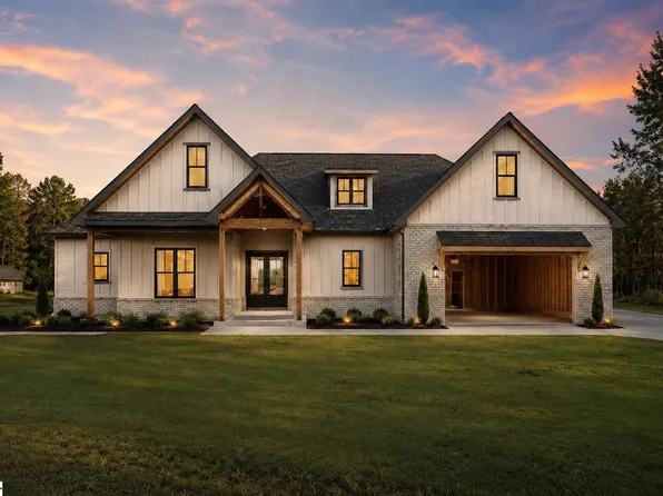 10835 New Cut Rd, Campobello, SC 29322