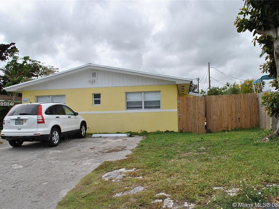 1st image of 16910 SW 93rd Ave #1