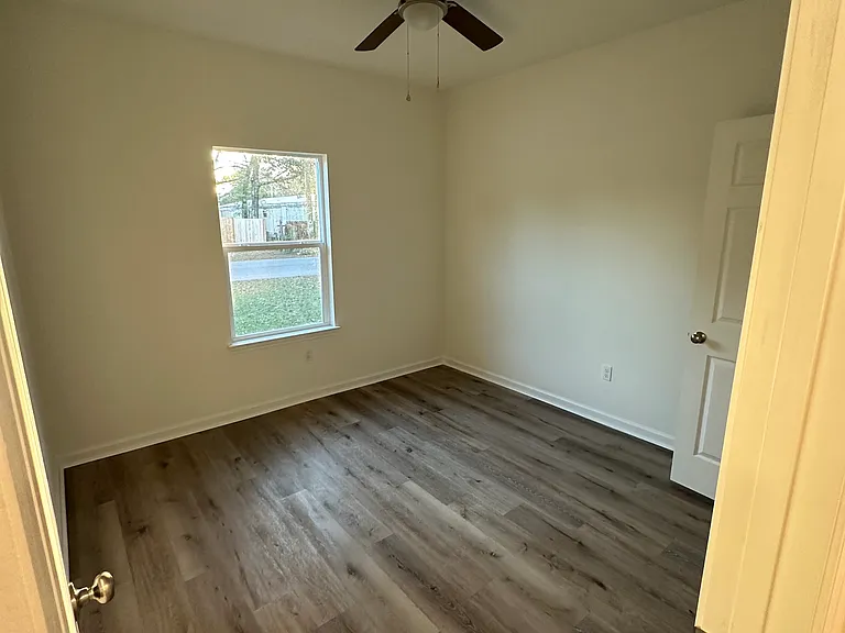 688 Anderson Dr — Photo 6