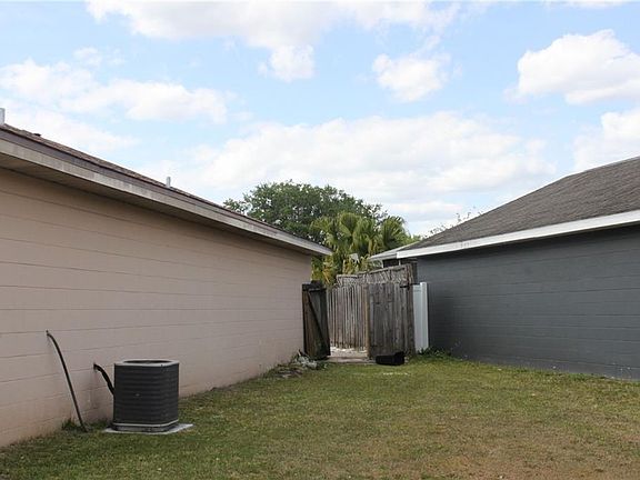 4th image of 191 Coralwood Cir