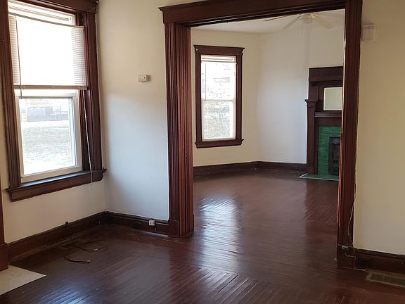 4th image of 247 Hearne Ave #1