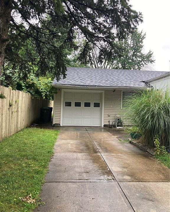 8747 Manorford Dr, Parma Heights, OH 44130 Zillow