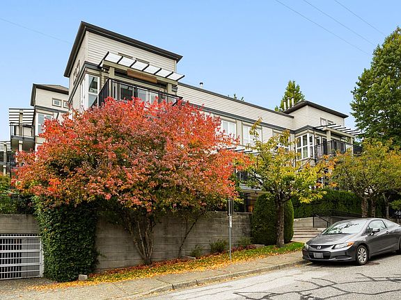 3rd image of 106 W Kings Rd #301