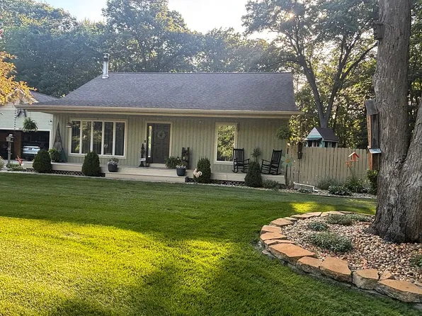 3527 Hunter Dr, Fruitport, MI 49415