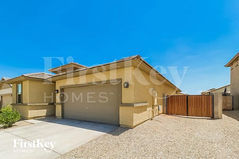 3 bed, 2.5 bath, 1710 sqft, $2,290 — Photo 2