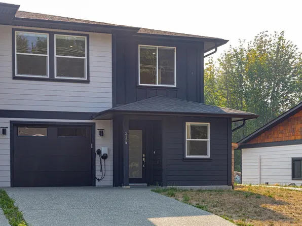 213 Macdonald Rd, Lake Cowichan, BC V0R 2G1