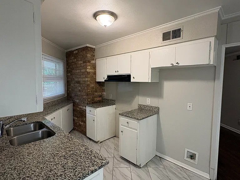 13 Gregory Ln — Photo 7