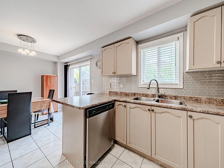 28 Samandria Ave #UPPER — Photo 19