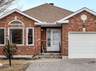 2 Newborough Cres E, Ottawa, ON K2G 6A2